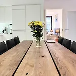 Sleek And Spacious 3 Bedroom In Centre Helsinki
