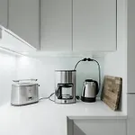 Apartment Sleek And Spacious 3 Bedroom In Centre *