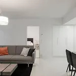 Sleek And Spacious 3 Bedroom In Centre Apartment Helsinki