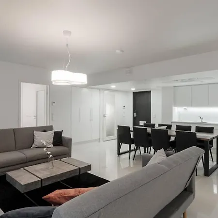 Sleek And Spacious 3 Bedroom In Centre * Helsinky