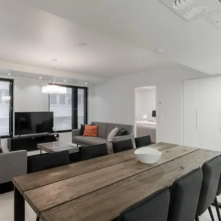 Sleek And Spacious 3 Bedroom In Centre