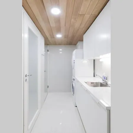 Sleek And Spacious 3 Bedroom In Centre Apartmán