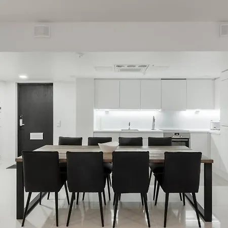 Lägenhet Sleek And Spacious 3 Bedroom In Centre Helsingfors