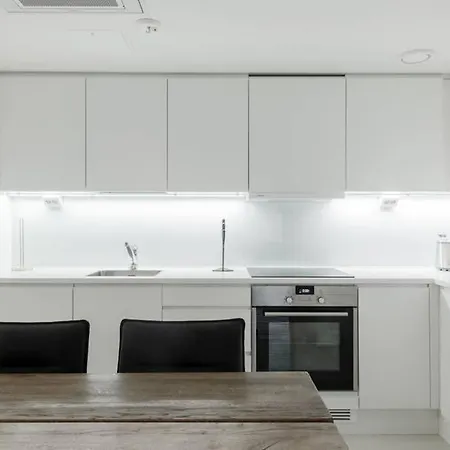 Sleek And Spacious 3 Bedroom In Centre * Helsinki
