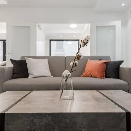 Lägenhet Sleek And Spacious 3 Bedroom In Centre *