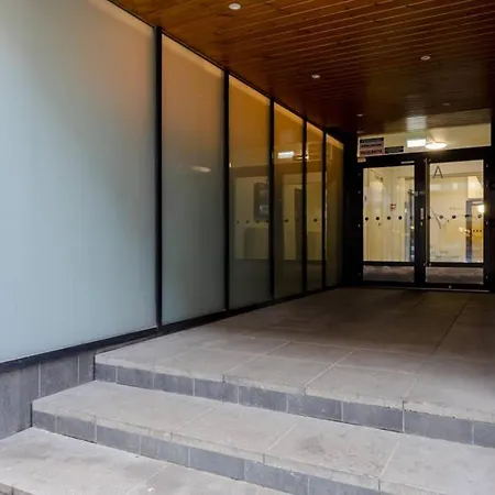 Sleek And Spacious 3 Bedroom In Centre