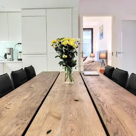 Sleek And Spacious 3 Bedroom In Centre Helsinki