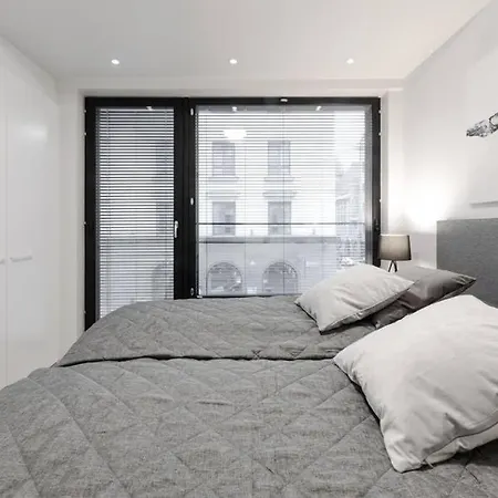 Lägenhet Sleek And Spacious 3 Bedroom In Centre Helsingfors