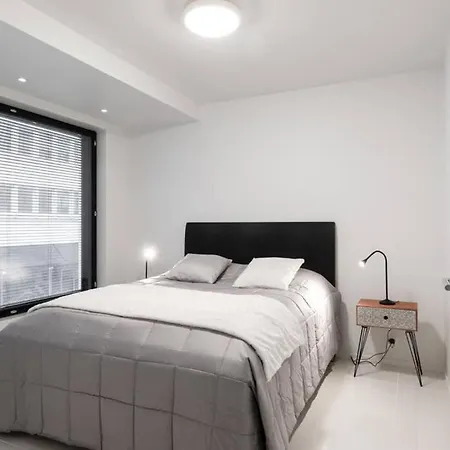 Sleek And Spacious 3 Bedroom In Centre