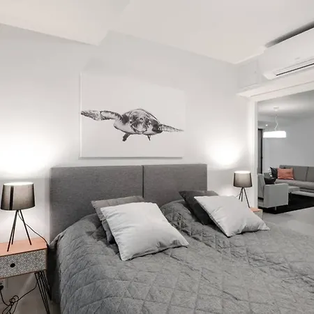 Lägenhet Sleek And Spacious 3 Bedroom In Centre *