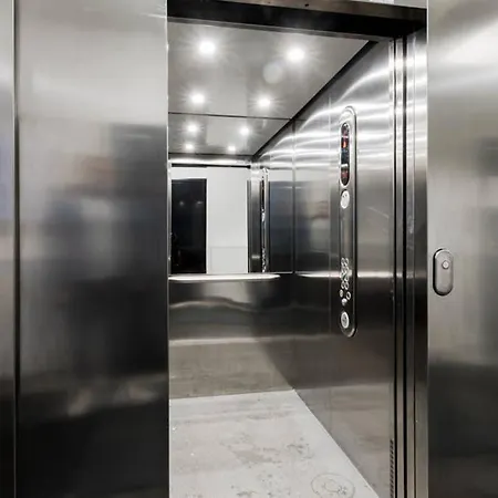 Apartment Sleek And Spacious 3 Bedroom In Centre